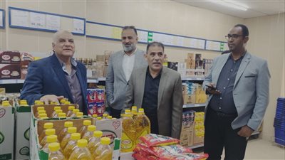 رئيس الغرفة التجارية ومدير التموين بالإسماعيلية يتفقدان الأسعار بمنافذ السلع الغذائية (صور) 