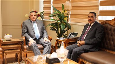وزير التنمية المحلية يتابع مع محافظ مطروح الملفات التنموية والخدمية بالمحافظة 