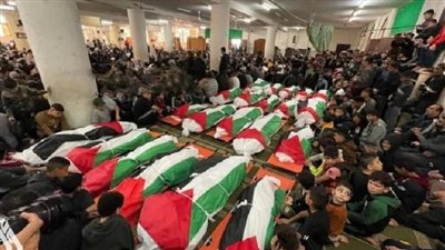 باللودر، دفن شهداء مجهولين في مقبرة جماعية بمستشفى الإندونيسي (فيديو) 