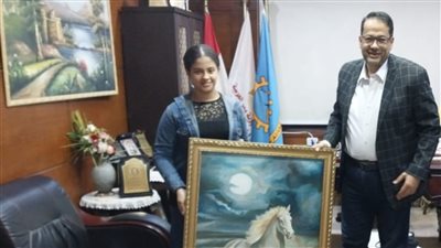 وكيل تعليم الغربية يستقبل طالبة موهوبة في الرسم (صور)
