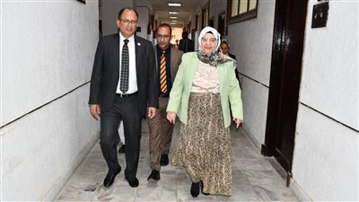 جولة تفقدية لرئيس جامعة حلوان لعدة كليات للاطمئنان على سير العملية التعليمية