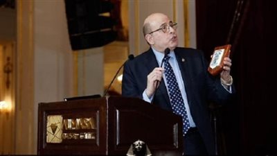 الإمام الأكبر يهنئ الطبيب الأزهري هاني عتيبة ‏أول مصري وعربي يرأس الكلية الملكية للأطباء 