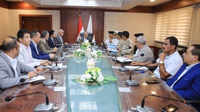 محافظ سوهاج يعقد اجتماعا لمناقشة الموقف التنفيذي بمحوري المراغة ودار السلام 