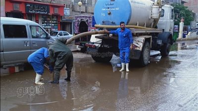 مياه بني سويف تدفع بسيارات لشفط تراكمات الأمطار من الشوارع