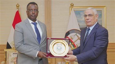 النائب العام يستقبل وزير العدل الصومالي