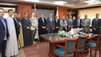 200 ألف جنيه من الغرفة التجارية بسوهاج لمساعدة الأيتام في دفع مصروفات الدراسة 