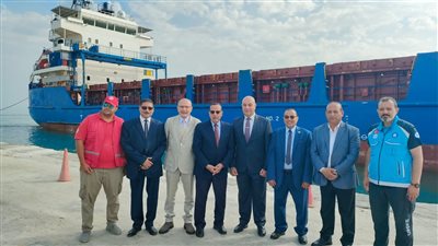 محافظ شمال سيناء يستقبل سفينة المساعدات التركية لغزة في العريش (صور)