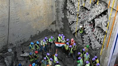 بعد انهيار نفق، فرق الإغاثة الهندية تؤكد سلامة العمال الأربعين