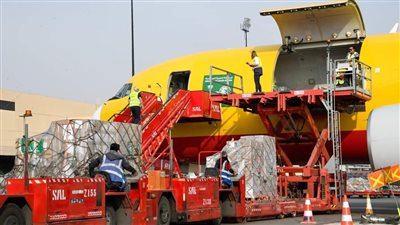 مطار العريش يستقبل طائرتين سعودية وكويتية تحملان مساعدات لغزة 