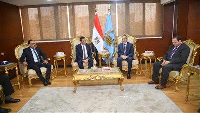 رئيس هيئة تعليم الكبار يكرم محافظة الغربية لحصولها على المركز الأول في محو الأمية 