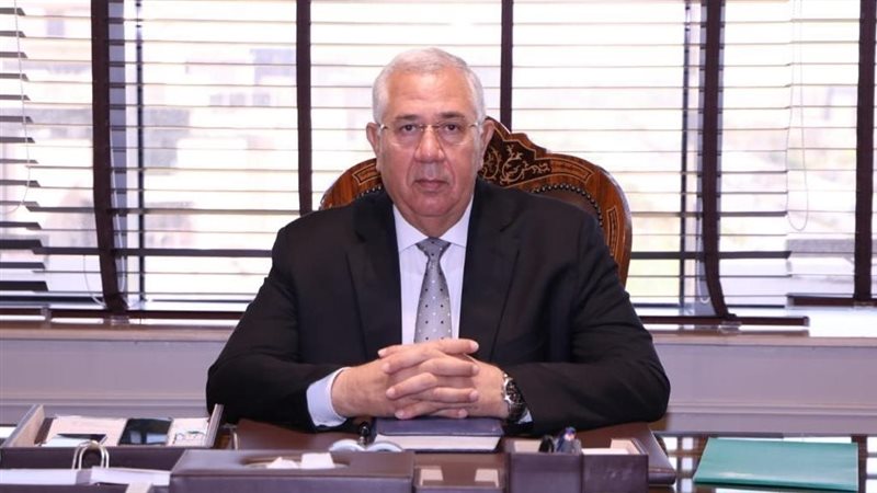  السيد القصير وزير