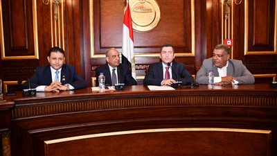 صناعة النواب تستمع لوزير قطاع الأعمال العام في شأن تطوير الشركات