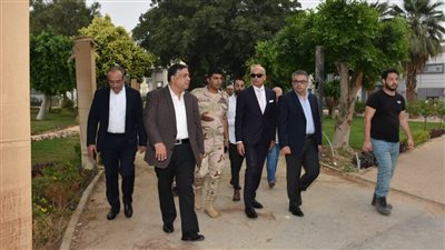 رئيس جامعة عين شمس يتفقد أعمال تطوير المدينة الطبية