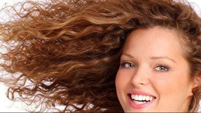 وصفة طبيعية بالقهوة لفرد وتنعيم الشعر المجعد