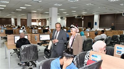 23 ألف طالب يؤدون الاختبارات إلكترونيا في 76 مقررا دراسيا بجامعة القناة (صور) 