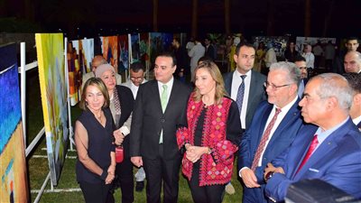 بمشاركة 17 فنانا، وزيرة الثقافة تشهد ختام الدورة السادسة عشر لملتقى الأقصر الدولي للتصوير