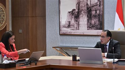 مدبولي يتابع مع وزيرة التعاون الدولي جهود توسيع برنامج “تكافل وكرامة”