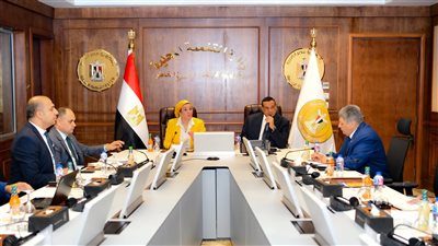 وزيرا البيئة والتنمية المحلية يستعرضان مستجدات مشروع إدارة تلوث الهواء بالقاهرة الكبرى (صور)