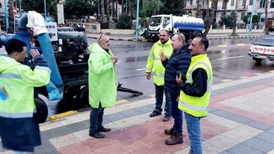 جولة تفقدية لرئيس صرف إسكندرية لمتابعة عمل سيارات شفط مياه الأمطار