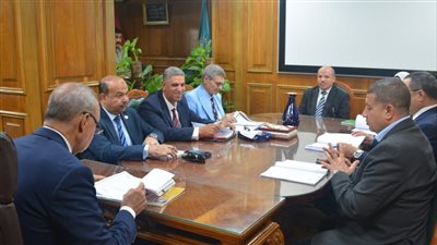 محافظ القليوبية يترأس اجتماع لجنة اختيار القيادات للتجديد لوظيفة مدير عام