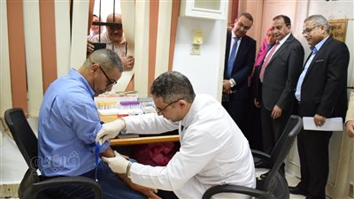 رئيس جامعة بني سويف يفتتح أعمال تطوير مركز التحاليل الدقيقة بكلية العلوم