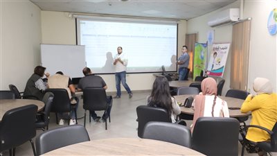 توزيع تابلت على العاملين بإدارة التوعية بمياه أسيوط لبدء العمل بتطبيق Drops