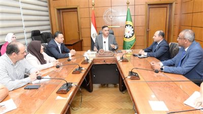 محافظ الدقهلية يلتقي وفد الهيئة العامة للتنمية الصناعية (صور)