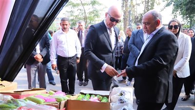  رئيس جامعة عين شمس: إقامة معرض دائم لتسويق عدد من منتجات الكليات المتميزة 