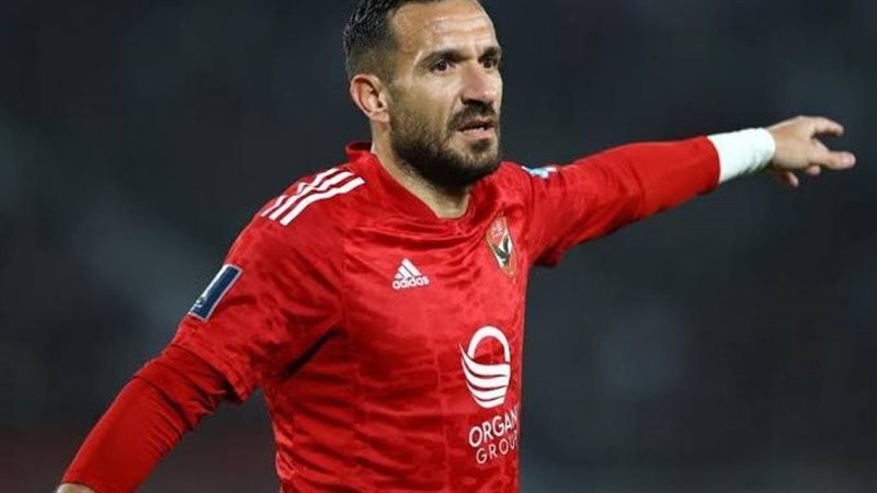 علي معلول لاعب الأهلي،
