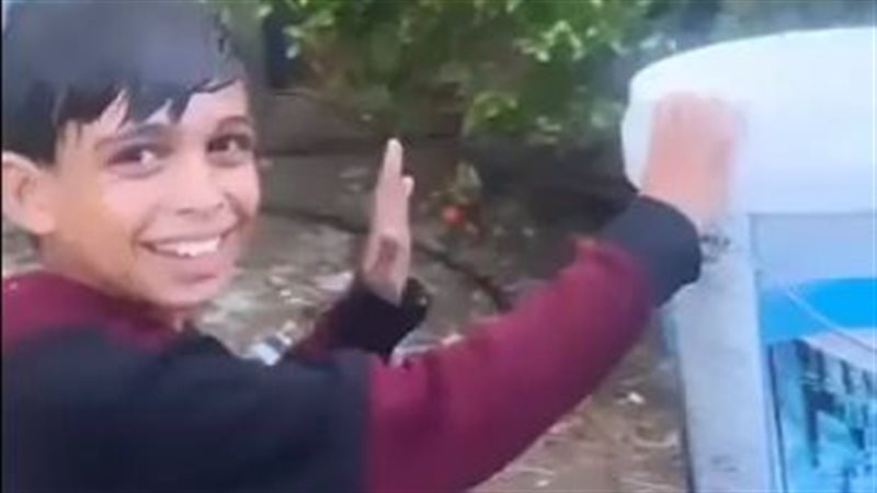 فرحة أطفال غزة بسقوط