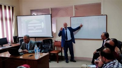 دورة تدريبية للمُقيمين بجائزة التميز الحكومي بالبحيرة (صور)