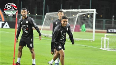 ميكالي يحاضر لاعبي المنتخب الأولمبي لزيادة الفاعلية الهجومية (صور)