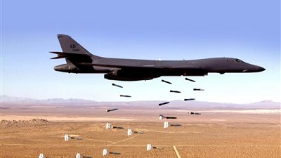 تفوق سرعة الصوت وتعد العمود الفقري لقوة القاذفات الأمريكية.. معلومات عن بي 1 لانسر (فيديوجراف)