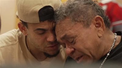 دياز يلتقي والده لأول مرة بعد إطلاق سراحه 