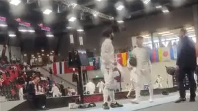 هزمه 5- صفر ببطولة كأس العالم، لاعب منتخب مصر للسلاح يرفض مصافحة منافسه الإسرائيلي (فيديو)