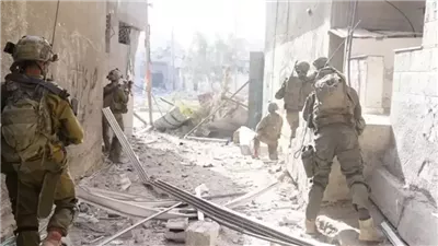 قوات الاحتلال تعتقل 12 فلسطينيا بالضفة الغربية