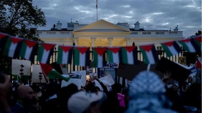 مظاهرة أمام البيت الأبيض احتجاجا على اقتحام جيش الاحتلال لمجمع الشفاء الطبي في غزة (فيديو)