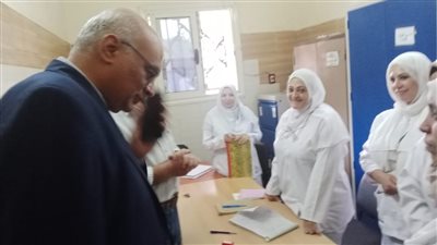 مدير فرع التأمين الصحى بالشرقية يتفقد مركز الكبد بالزقازيق