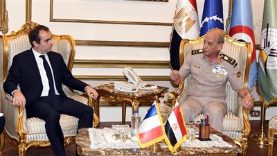 وزير الدفاع يلتقى نظيره الفرنسي لبحث العلاقات الثنائية 