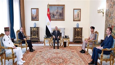 السيسي يستقبل وزير القوات المسلحة الفرنسي ويستعرض الجهود المصرية لوقف إطلاق النار بغزة