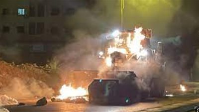 لحظة تفجير عبوات ناسفة في جرافتين عسكريتين إسرائيليتين بمخيم جنين (فيديو)