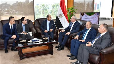 رئيس جامعة القناة يستقبل الوزير المفوض لسفارة الصين بالقاهرة 