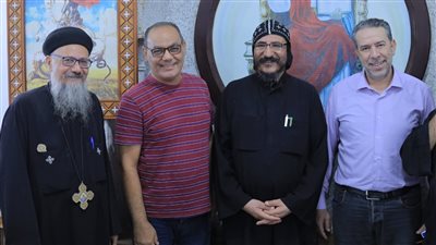 مدير مستشفى أرمنت يزور دير مار جرجس بالرزيقات للتهنئة بالعيد