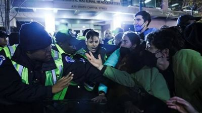 اشتباكات بين شرطة الكابيتول ومحتجين يطالبون بوقف إطلاق النار في غزة (فيديو)