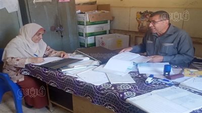 رئيس مركز سمسطا يتابع الانضباط الإداري بقرية دشطوط ببني سويف