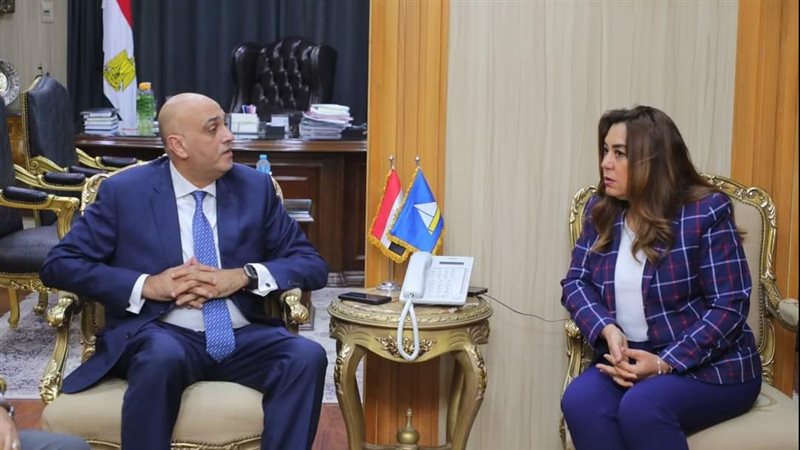 المحافظ ورئيس جهاز
