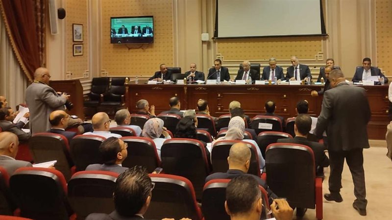 بدء اجتماع مناقشة