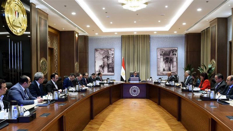 رئيس الوزراء يتابع