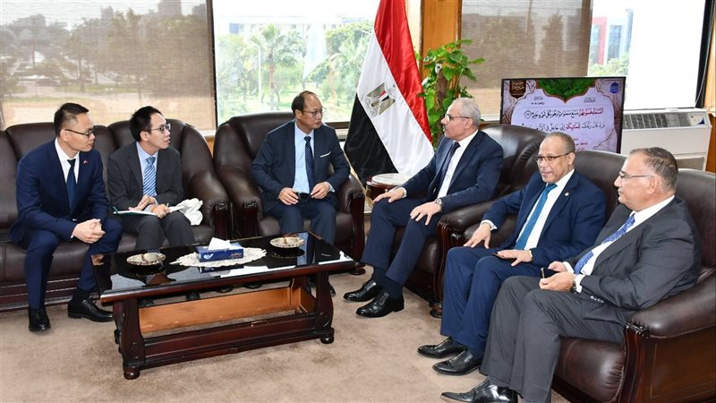 رئيس جامعة القناة