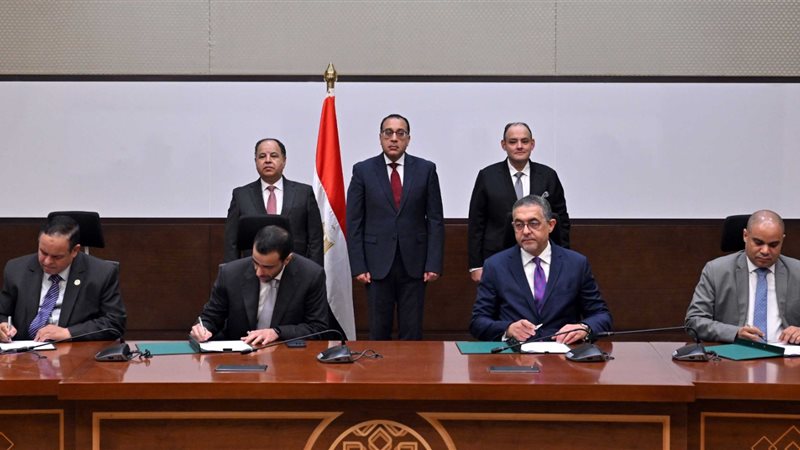 رئيس الوزراء يشهد